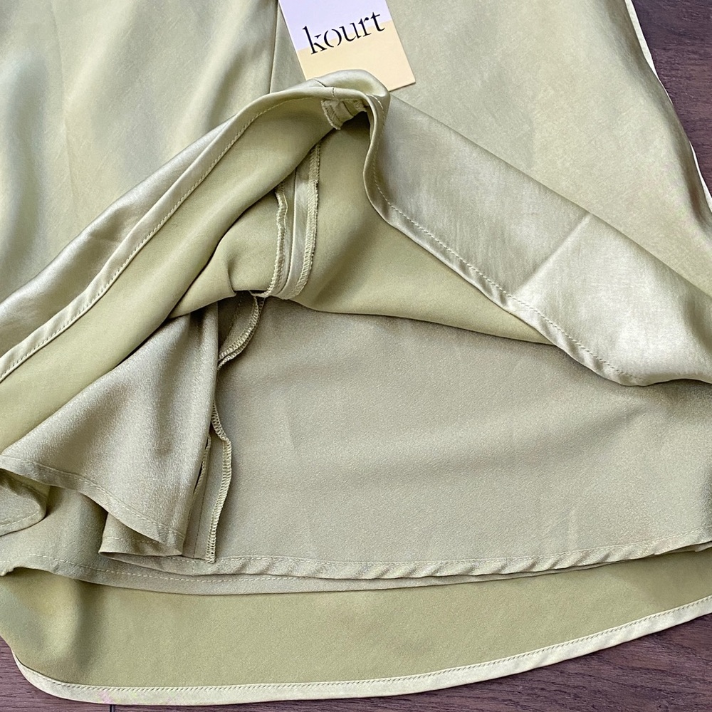 Chic Backless Halter Dress in Light Green - Picture 3 of 4